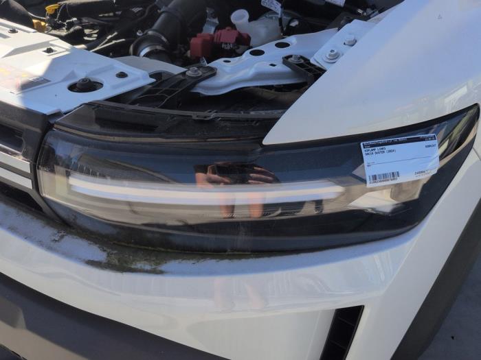 Koplamp links van een Dacia Duster (DJF) 1.0 Eco-G 12V 2024