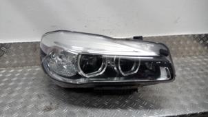 Gebruikte Koplamp rechts BMW 2 serie Gran Tourer (F46) 218d 2.0 TwinPower Turbo 16V Prijs € 472,50 Margeregeling aangeboden door Autodemontagebedrijf van Boxtel