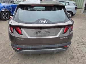 Gebruikte Achterlicht balk links + rechts Hyundai Tucson (NX) 1.6 T-GDI Hybrid 48V Prijs € 735,00 Margeregeling aangeboden door Autodemontagebedrijf van Boxtel