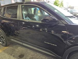 Gebruikte Portier 4Deurs rechts-voor Jeep Avenger 1.2 e-Hybrid T3 Prijs € 761,25 Margeregeling aangeboden door Autodemontagebedrijf van Boxtel