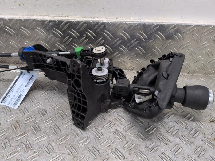 Gebruikte Schakelkabel Versnellingsbak Renault Trafic (1FL/2FL/3FL/4FL) 2.0 dCi 16V 170 Prijs € 157,50 Margeregeling aangeboden door Autodemontagebedrijf van Boxtel