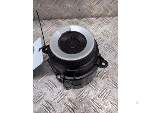 Gebruikte Handrem schakelaar Kia Niro II (SG2) e-Niro 64.8 kWh Prijs € 105,00 Margeregeling aangeboden door Autodemontagebedrijf van Boxtel