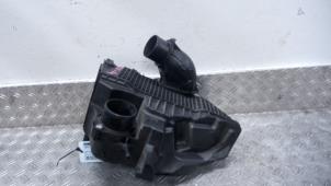 Gebruikte Luchtfilterhuis Renault Clio IV Estate/Grandtour (7R) 1.2 TCE 16V GT EDC Prijs € 31,50 Margeregeling aangeboden door Autodemontagebedrijf van Boxtel