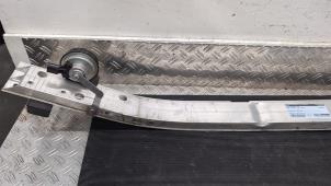 Gebruikte Bumperbalk voor BMW 2 serie Active Tourer (F45) 220i 2.0 TwinPower Turbo 16V Prijs € 105,00 Margeregeling aangeboden door Autodemontagebedrijf van Boxtel