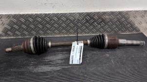 Gebruikte Aandrijfas links-voor Ford Fiesta 7 1.0 EcoBoost Active 12V 100 Prijs € 52,50 Margeregeling aangeboden door Autodemontagebedrijf van Boxtel