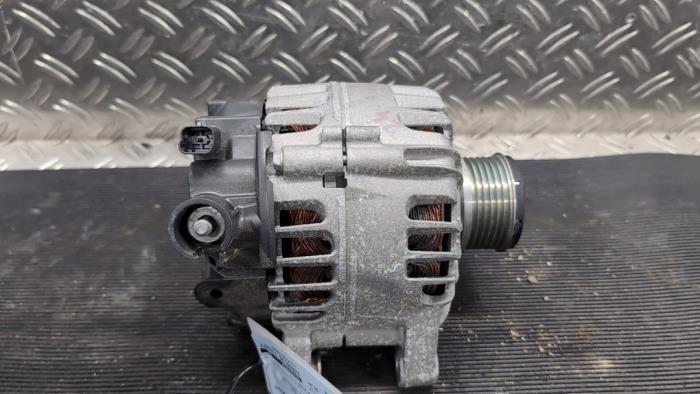 Gebruikte Dynamo Peugeot 208 II (UB/UH/UP) 1.2 Vti 12V PureTech 100 Prijs € 52,50 Margeregeling aangeboden door Autodemontagebedrijf van Boxtel