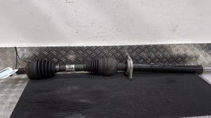 Gebruikte Steekas rechts-voor Mercedes CLA (117.3) 1.6 CLA-180 16V Prijs € 157,50 Margeregeling aangeboden door Autodemontagebedrijf van Boxtel