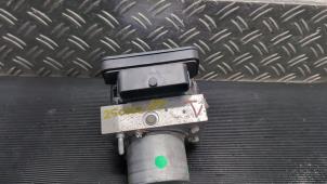 Gebruikte ABS Pomp Renault Captur II (RJB) 1.6 E-Tech Plug-in Hybrid 160 Prijs € 78,75 Margeregeling aangeboden door Autodemontagebedrijf van Boxtel