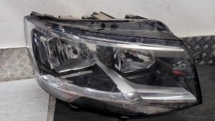 Gebruikte Koplamp rechts Volkswagen Transporter T6 2.0 TDI 150 Prijs € 183,75 Margeregeling aangeboden door Autodemontagebedrijf van Boxtel