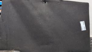 Gebruikte Kofferbak Mat Ford Focus 4 Wagon 1.0 EcoBoost 12V Hybrid 125 Prijs € 63,00 Margeregeling aangeboden door Autodemontagebedrijf van Boxtel