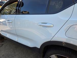 Gebruikte Deur 4Deurs links-achter Volvo C40 Recharge (XK) Single Motor Extended Range 82 kWh Prijs € 892,50 Margeregeling aangeboden door Autodemontagebedrijf van Boxtel