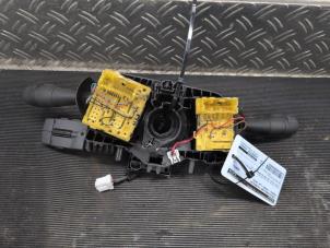 Gebruikte Combischakelaar Stuurkolom Renault Twingo III (AH) 1.0 SCe 70 12V Prijs € 42,00 Margeregeling aangeboden door Autodemontagebedrijf van Boxtel