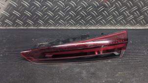 Gebruikte Achterlicht rechts Renault Captur II (RJB) 1.3 Mild Hybrid 140, TCe 140 16V Prijs € 84,00 Margeregeling aangeboden door Autodemontagebedrijf van Boxtel