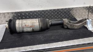 Gebruikte Voorpoot rechts Landrover Range Rover Velar (LY) 3.0 D300 AWD Prijs € 525,00 Margeregeling aangeboden door Autodemontagebedrijf van Boxtel