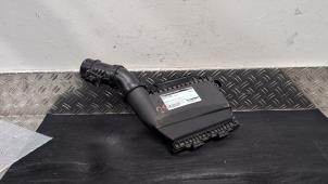 Gebruikte Luchtfilterhuis Renault Austral 1.2 E-Tech Hybrid 200 Prijs € 52,50 Margeregeling aangeboden door Autodemontagebedrijf van Boxtel