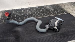 Gebruikte Extra waterpomp Renault Austral 1.2 E-Tech Hybrid 200 Prijs € 210,00 Margeregeling aangeboden door Autodemontagebedrijf van Boxtel