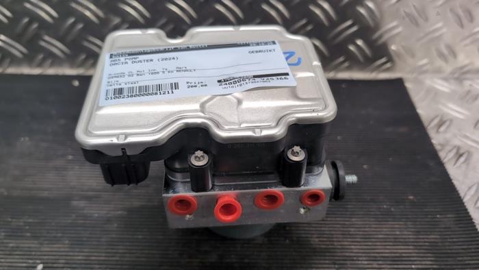 Gebruikte ABS Pomp Dacia Duster (DJF) 1.6 Hybrid 140 16V Prijs € 210,00 Margeregeling aangeboden door Autodemontagebedrijf van Boxtel