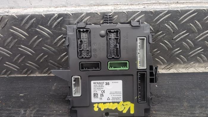 Gebruikte Module Bodycontrol Dacia Duster (DJF) 1.2 TCE 130 12V Mild Hybrid 4x2 Prijs € 105,00 Margeregeling aangeboden door Autodemontagebedrijf van Boxtel