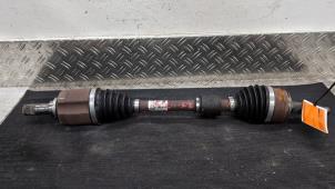 Gebruikte Steekas links-voor Dacia Duster (DJF) 1.2 TCE 130 12V Mild Hybrid 4x4 Prijs € 183,75 Margeregeling aangeboden door Autodemontagebedrijf van Boxtel