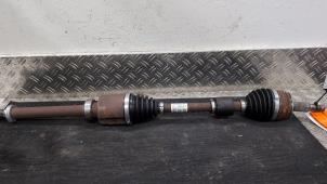 Gebruikte Steekas rechts-voor Dacia Duster (DJF) 1.2 TCE 130 12V Mild Hybrid 4x4 Prijs € 157,50 Margeregeling aangeboden door Autodemontagebedrijf van Boxtel