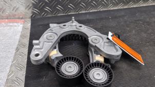 Gebruikte Spanner multiriem Dacia Duster (DJF) 1.2 TCE 130 12V Mild Hybrid 4x4 Prijs € 52,50 Margeregeling aangeboden door Autodemontagebedrijf van Boxtel