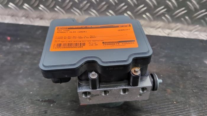 Gebruikte ABS Pomp Renault Clio V (RJAB) 1.6 E-Tech 140 16V Prijs € 157,50 Margeregeling aangeboden door Autodemontagebedrijf van Boxtel