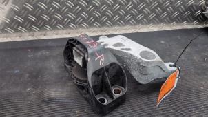 Gebruikte Motorrubber Renault Clio V (RJAB) 1.6 E-Tech 140 16V Prijs € 26,25 Margeregeling aangeboden door Autodemontagebedrijf van Boxtel