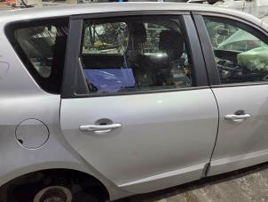 Gebruikte Deur 4Deurs rechts-achter Renault Scénic III (JZ) 1.2 16V TCe 115 Energy Prijs € 262,50 Margeregeling aangeboden door Autodemontagebedrijf van Boxtel