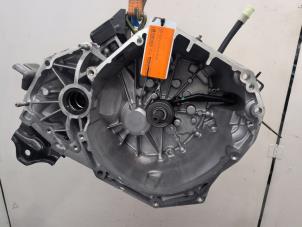 Gebruikte Versnellingsbak Dacia Duster (DJF) 1.2 TCE 130 12V Mild Hybrid 4x4 Prijs € 1.312,50 Margeregeling aangeboden door Autodemontagebedrijf van Boxtel