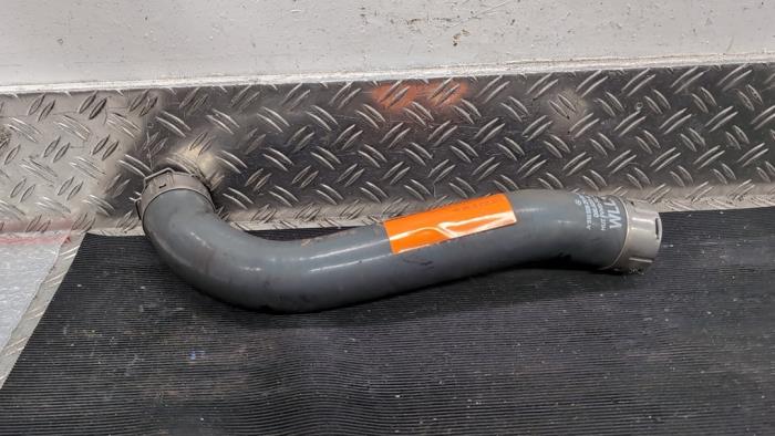 Gebruikte Intercooler Slang Mercedes Sprinter 3,5t (907.6/910.6) 315 CDI 2.0 D FWD Prijs € 52,50 Margeregeling aangeboden door Autodemontagebedrijf van Boxtel