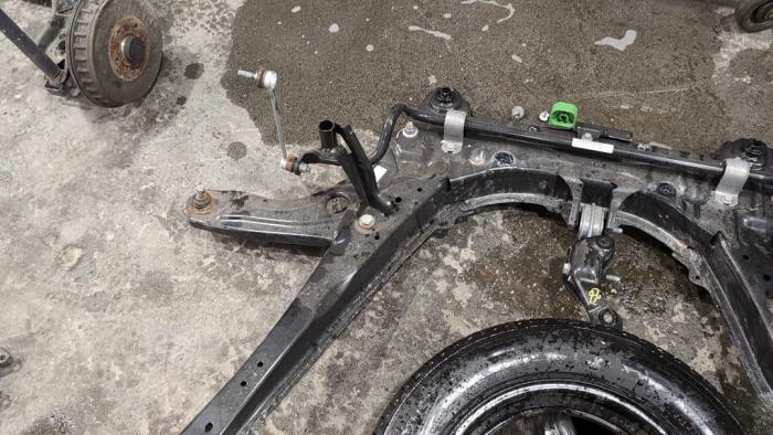 Subframe van een Dacia Sandero III 1.0 TCe 90 12V 2024