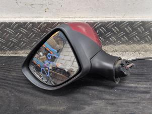 Gebruikte Spiegel Buiten links Renault Clio IV (5R) 1.2 TCE 16V GT EDC Prijs € 36,75 Margeregeling aangeboden door Autodemontagebedrijf van Boxtel