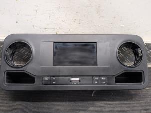 Gebruikte Display Interieur Mercedes Sprinter 3,5t (907.6/910.6) 317 CDI 2.0 D RWD Prijs € 367,50 Margeregeling aangeboden door Autodemontagebedrijf van Boxtel