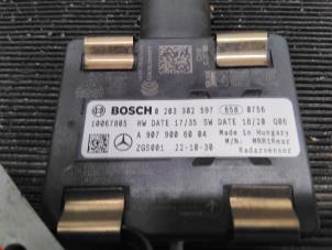 Gebruikte Radar sensor Mercedes Sprinter 3,5t (907.6/910.6) 315 CDI 2.0 D FWD Prijs € 157,50 Margeregeling aangeboden door Autodemontagebedrijf van Boxtel
