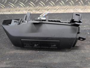 Gebruikte Schakelaar Renault Megane E-Tech (RCB) 40 kWh Prijs € 26,25 Margeregeling aangeboden door Autodemontagebedrijf van Boxtel