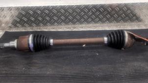 Gebruikte Aandrijfas links-voor Dacia Sandero III 1.0 TCe 90 12V Prijs € 168,00 Margeregeling aangeboden door Autodemontagebedrijf van Boxtel