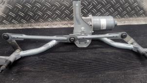 Gebruikte Ruitenwismotor + Mechaniek Renault Trafic (1FL/2FL/3FL/4FL) 2.0 dCi 16V 170 Prijs € 21,00 Margeregeling aangeboden door Autodemontagebedrijf van Boxtel