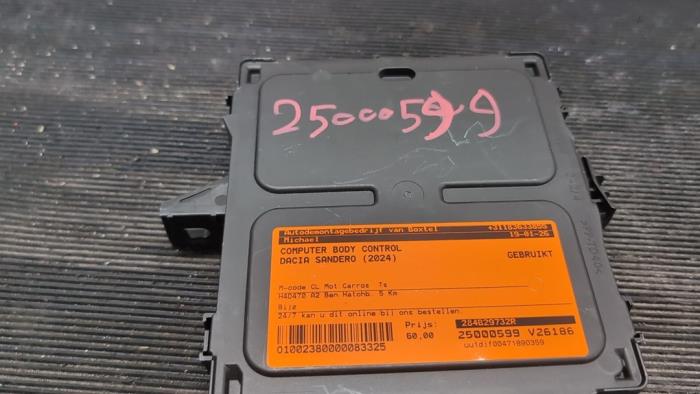 Gebruikte Module Bodycontrol Dacia Sandero III 1.0 TCe 90 12V Prijs € 63,00 Margeregeling aangeboden door Autodemontagebedrijf van Boxtel