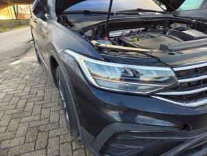 Gebruikte Rechter Koplamp Volkswagen Tiguan Allspace (BW2) 1.5 TSI 16V Evo BlueMotion Technology Prijs € 787,50 Margeregeling aangeboden door Autodemontagebedrijf van Boxtel