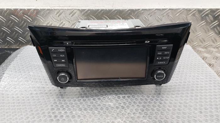 Navigatie Systeem van een Nissan Qashqai (J11) 1.2 DIG-T 16V 2016