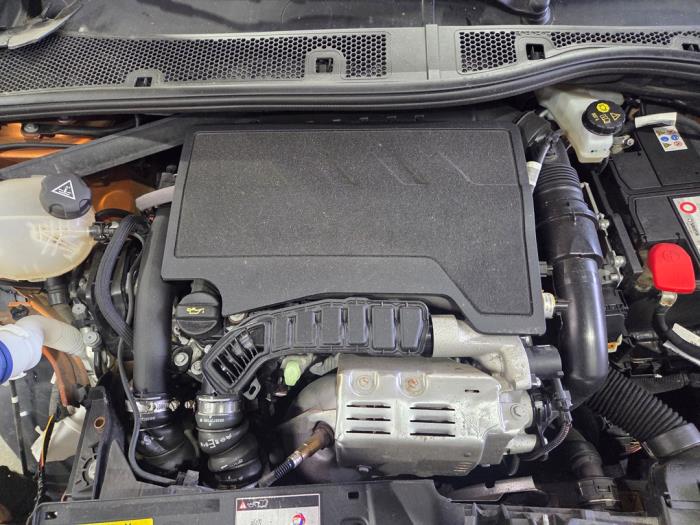 Motor van een Peugeot 2008 (UD/UK/UR/US/UX) 1.2 VTi 12V PureTech 130 2020