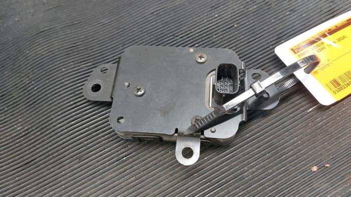 Gebruikte Radar sensor Toyota bZ4X 71 kWh Prijs € 210,00 Margeregeling aangeboden door Autodemontagebedrijf van Boxtel