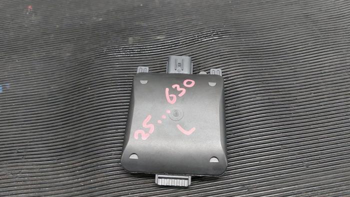 Gebruikte Dode hoek sensor Volvo C40 Recharge (XK) Single Motor Extended Range 82 kWh Prijs € 131,25 Margeregeling aangeboden door Autodemontagebedrijf van Boxtel