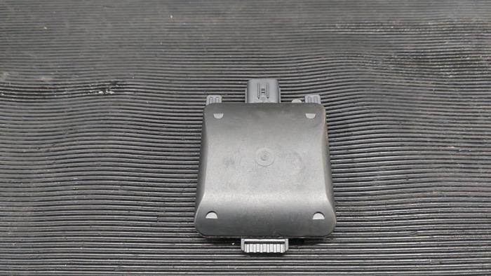 Gebruikte Dode hoek sensor Volvo C40 Recharge (XK) Single Motor Extended Range 82 kWh Prijs € 131,25 Margeregeling aangeboden door Autodemontagebedrijf van Boxtel