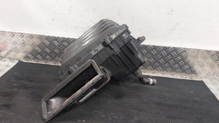 Gebruikte Luchtfilterhuis Seat Ibiza V (KJB) 1.0 MPI 12V Prijs € 52,50 Margeregeling aangeboden door Autodemontagebedrijf van Boxtel