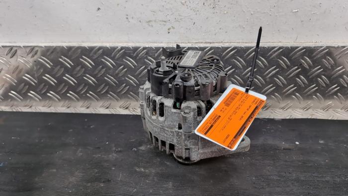 Gebruikte Dynamo Renault Captur I (2R) 1.2 TCE 16V EDC Prijs € 36,75 Margeregeling aangeboden door Autodemontagebedrijf van Boxtel