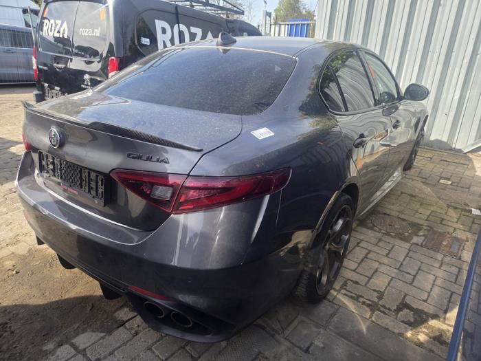 Gebruikte Cardanklok achter Alfa Romeo Giulia (952) 2.9 Bi-Turbo V6 24V Quadrifoglio Verde Prijs € 1.575,00 Margeregeling aangeboden door Autodemontagebedrijf van Boxtel