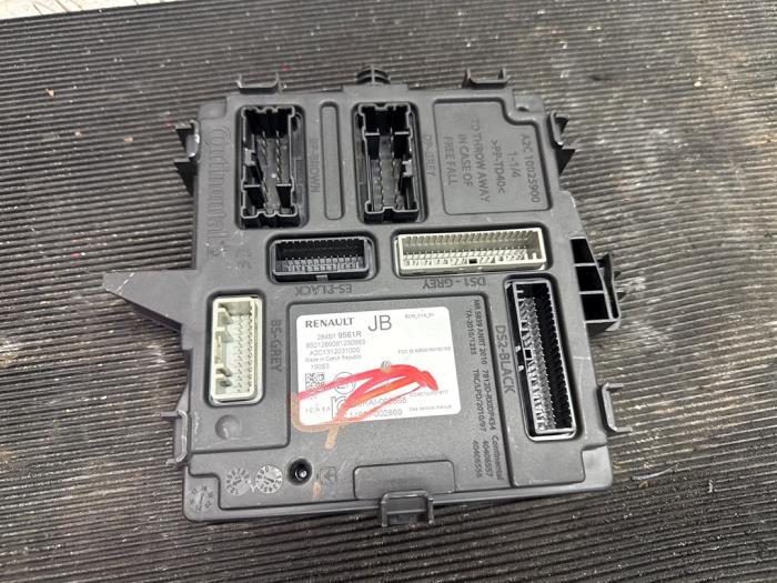 Gebruikte Computer Motormanagement Renault Megane IV Estate (RFBK) 1.6 E-Tech 160 Prijs € 105,00 Margeregeling aangeboden door Autodemontagebedrijf van Boxtel
