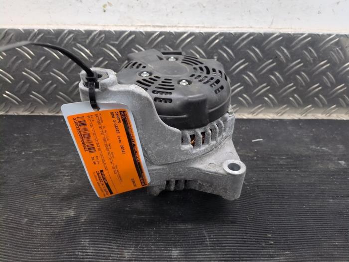 Gebruikte Alternator BMW 3 serie Touring (F31) 320d 2.0 16V EfficientDynamicsEdition Prijs € 21,00 Margeregeling aangeboden door Autodemontagebedrijf van Boxtel