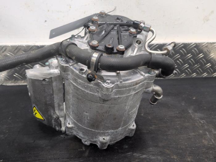 Gebruikte Dynamo Lynk &amp; Co 01 1.5 PHEV Prijs € 525,00 Margeregeling aangeboden door Autodemontagebedrijf van Boxtel